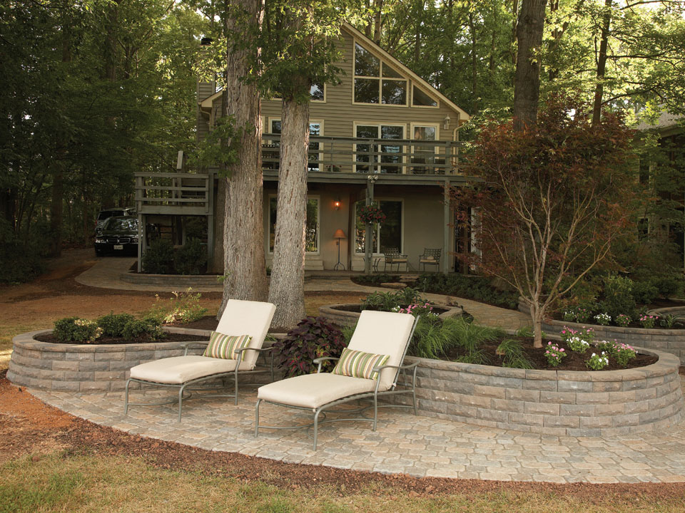 Curved raised planting area made with ChiselWall concrete block retaining walls